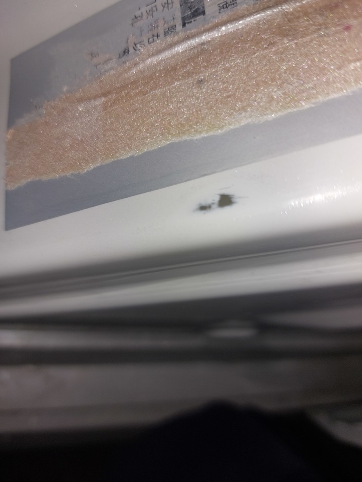 汽車刮痕去除推過頭，車漆上漏出深色漆這是底漆嗎