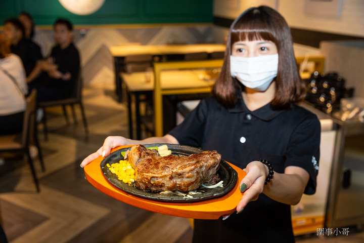 桃園火車站美食-鬥牛士經典牛排強勢回歸!厚實多汁的厚切牛排絕對不能錯過~還有內行人才知道的紅酒燉牛排更是美味動人啊~(邀約