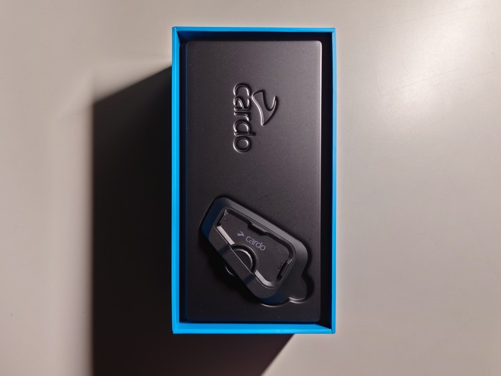 【開箱】Cardo Freecom 2X