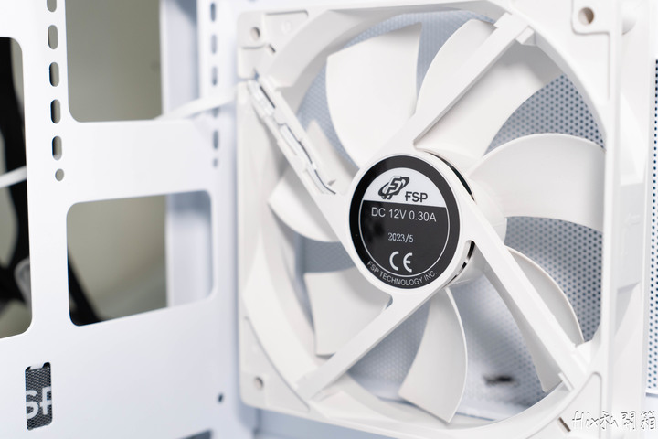 [開箱] 來自全漢的MATX機殼 CST360 WHITE