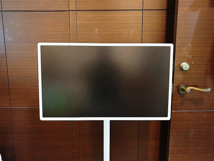 目標達成~有了 LG StanbyME 閨蜜機 帶小孩再也不用熊貓眼了~