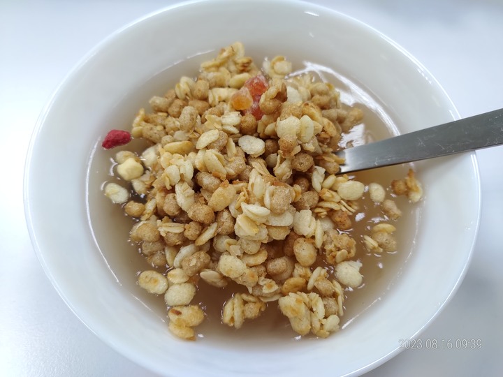 實驗失敗的早餐 (蓮藕粉+calbee麥片)