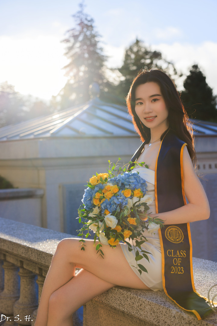 美女畢業主題照 ( UC Berkeley) 圖多