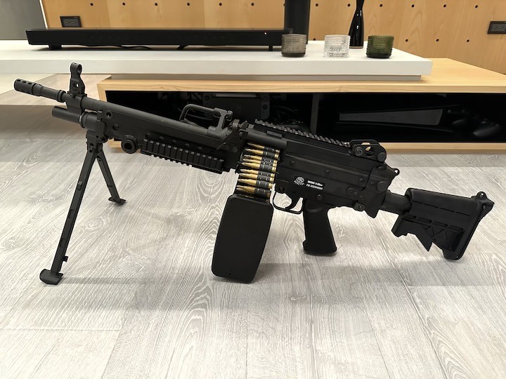 VFC M249 SAW 氣動空氣軟槍 | 期待已久的實用化輕機槍開箱