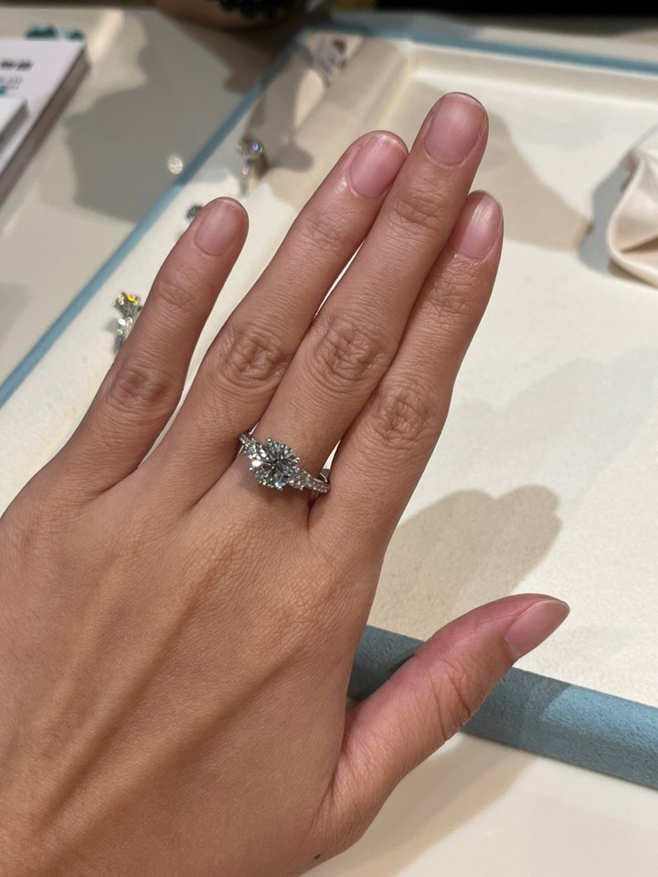 終於去挑婚戒