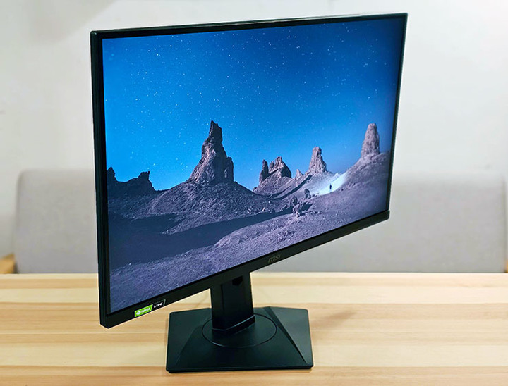 MSI MAG 274UPF 開箱分享~27吋4K144Hz畫質優+高刷遊戲效果佳,尺寸大小剛剛好!