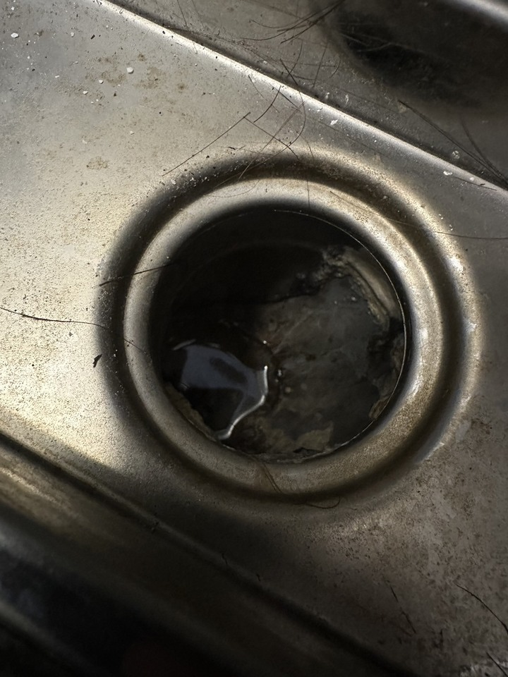 關於地排水孔與水管問題