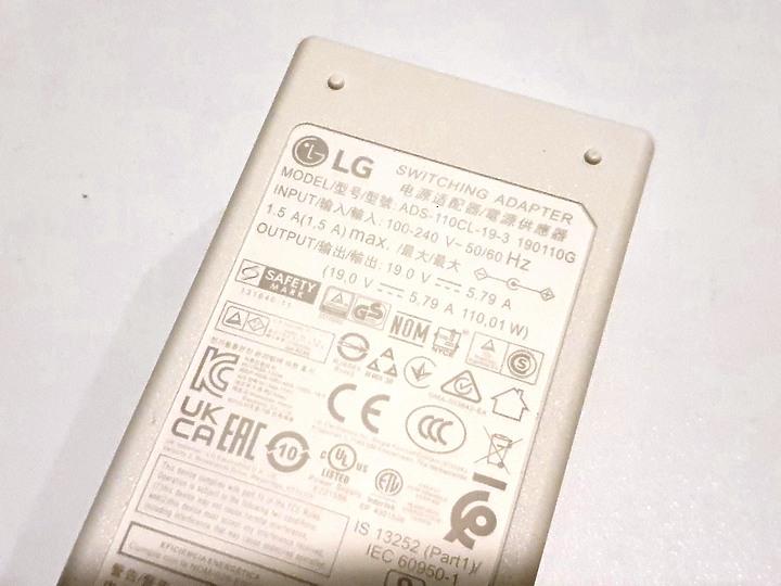 目標達成~有了 LG StanbyME 閨蜜機 帶小孩再也不用熊貓眼了~