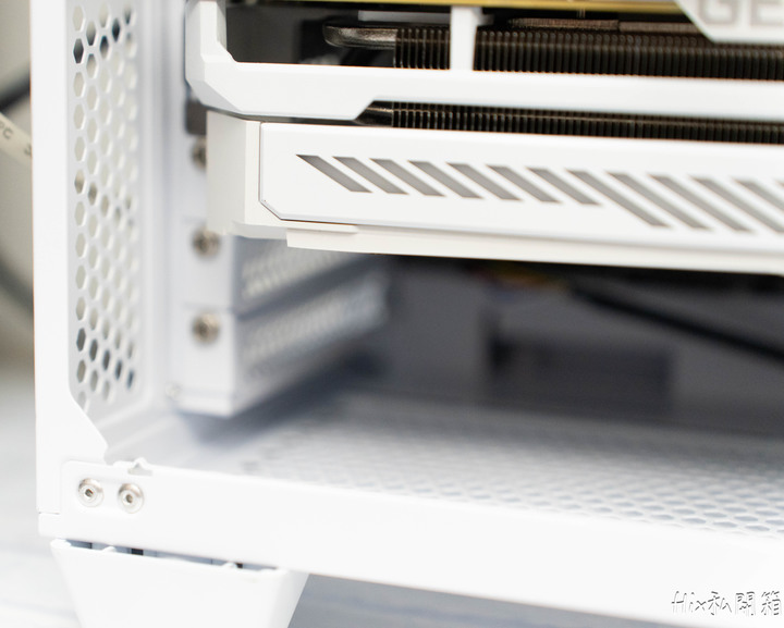[開箱] 來自全漢的MATX機殼 CST360 WHITE