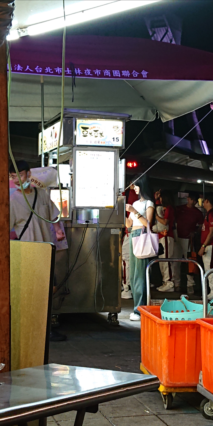 推薦：士林亞米亞米飲料攤女店員