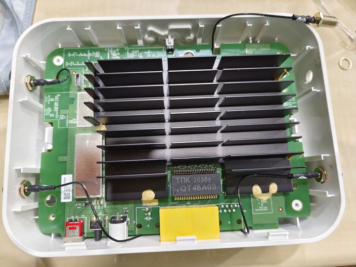 Dynalink RTL6100W 6100 4G LTE 4CA 無線路由器改裝外接天線