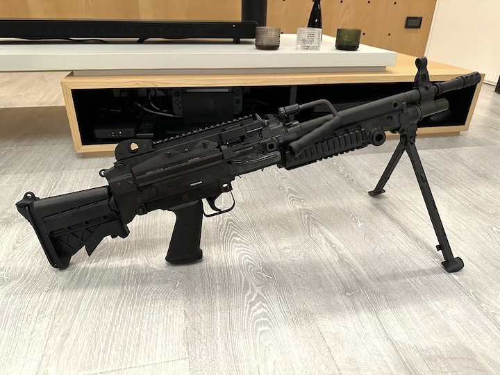 VFC M249 SAW 氣動空氣軟槍 | 期待已久的實用化輕機槍開箱