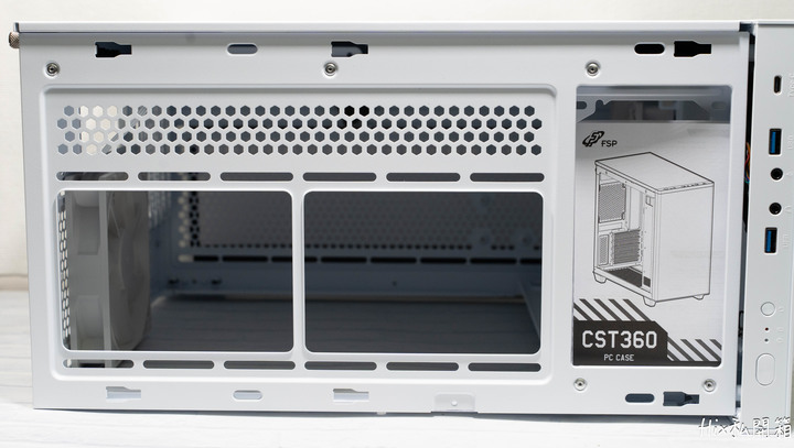 [開箱] 來自全漢的MATX機殼 CST360 WHITE