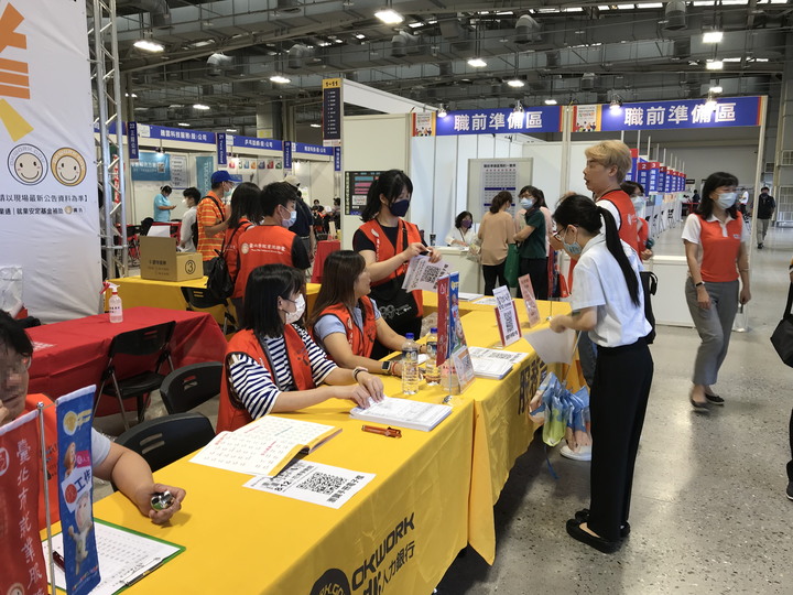 帶媽媽找工作 北市青銀就業博覽會參加心得