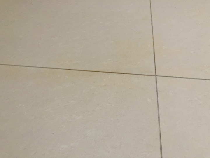 請問地磚吃色如何處理