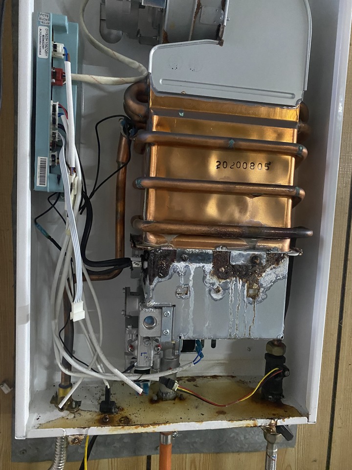 林內RUA-C1200WF 熱水器銅管漏水 銅管綠