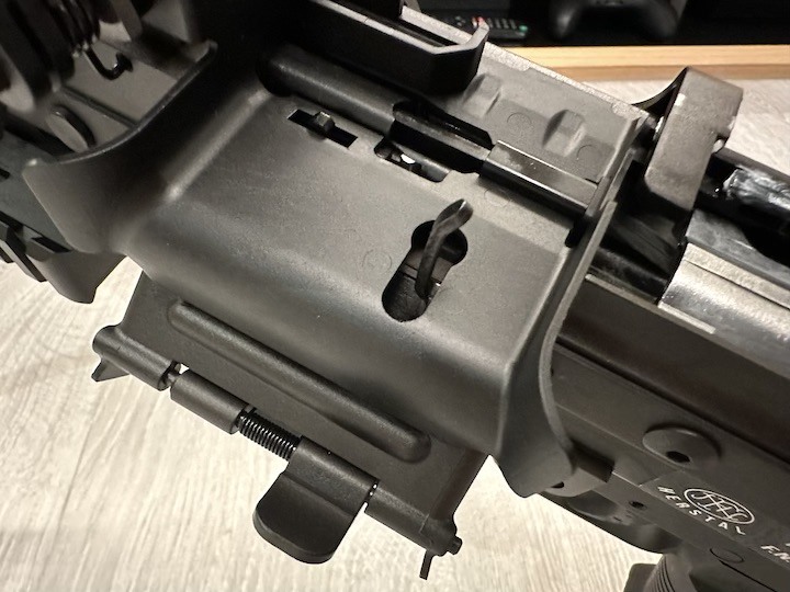 VFC M249 SAW 氣動空氣軟槍 | 期待已久的實用化輕機槍開箱