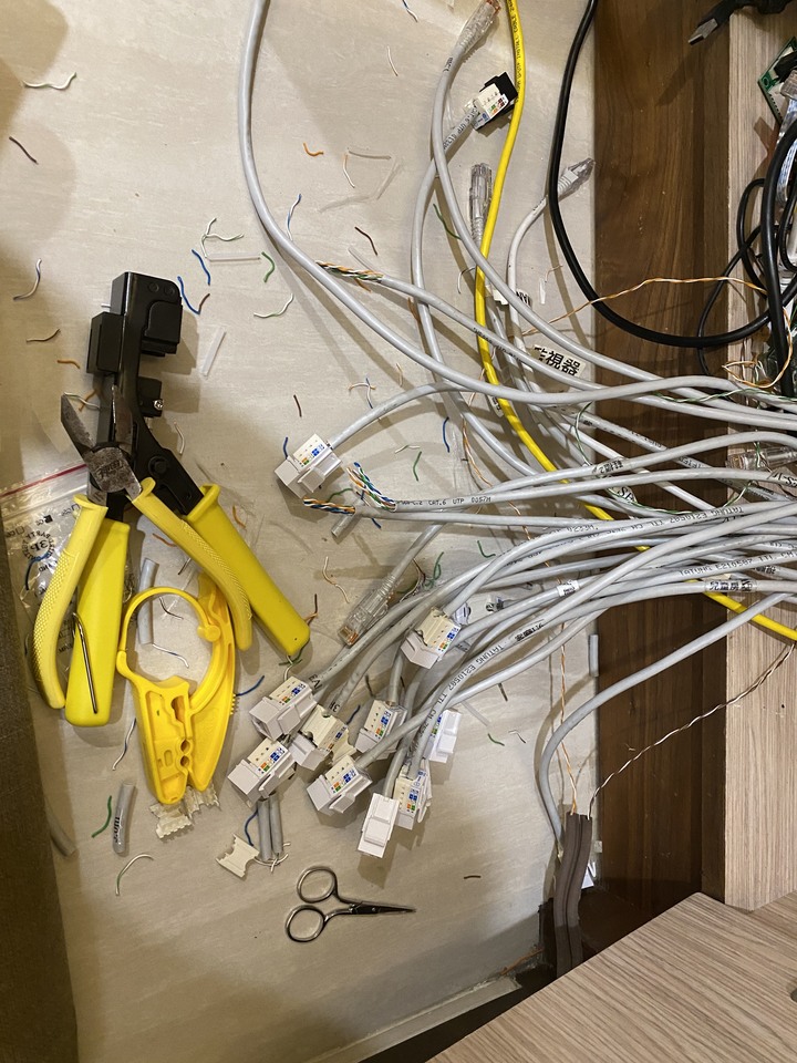 DIY家用結構化佈線第一步！機櫃水晶頭改跳線面板！