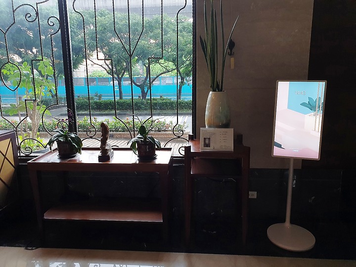 目標達成~有了 LG StanbyME 閨蜜機 帶小孩再也不用熊貓眼了~