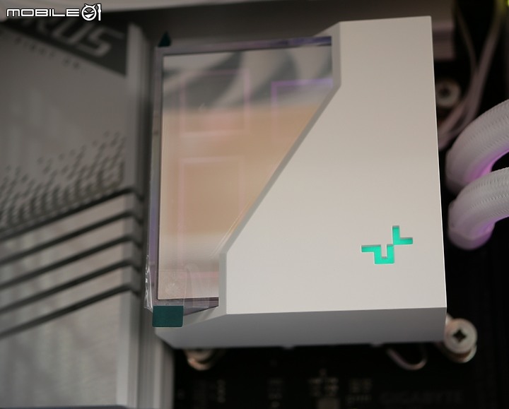 點我看大圖 白色風鏡面設計 DEEPCOOL LT720 WH AIO 開箱