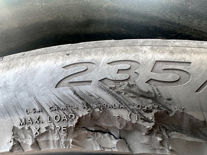 [開個箱] 用新台幣驗證是聽說好還是真的好? 我的小3穿上電車專用胎之普利司通T005EV初體驗