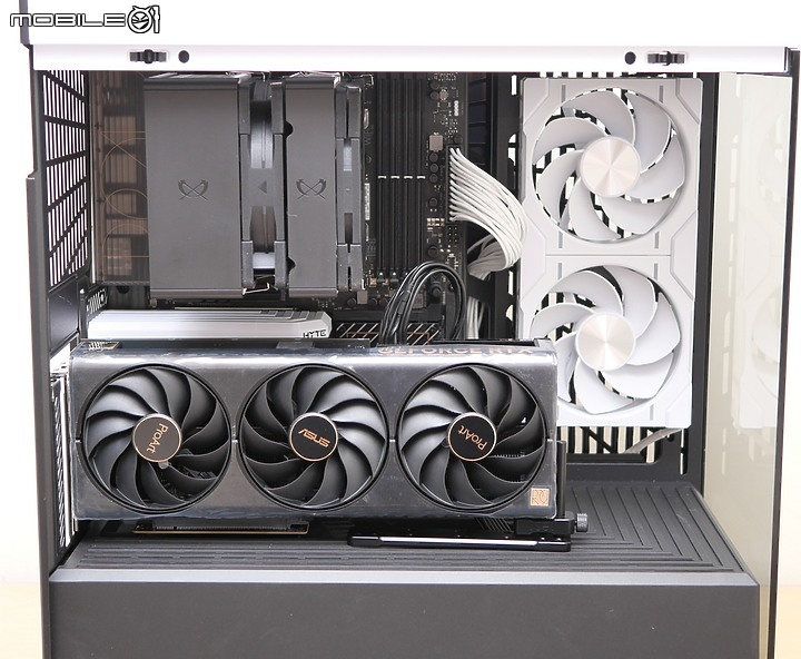 點我看大圖 黑金風正常體積 ASUS ProArt RTX™ 4070 Ti OC 開箱