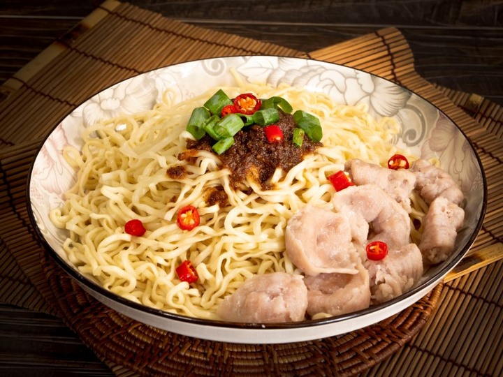 台南美食推薦│汕頭沙茶醬汁點亮意麵、魚冊內在美味靈魂