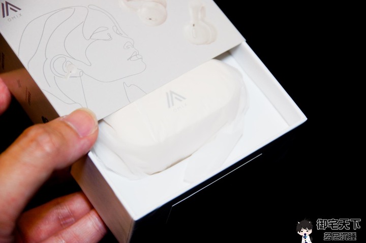 開箱|【OMIX】耳夾氣傳導無線藍牙耳機 OA03 - OMIX 耳上最強聽未來聲音,不入耳又有支援 APP 功能!