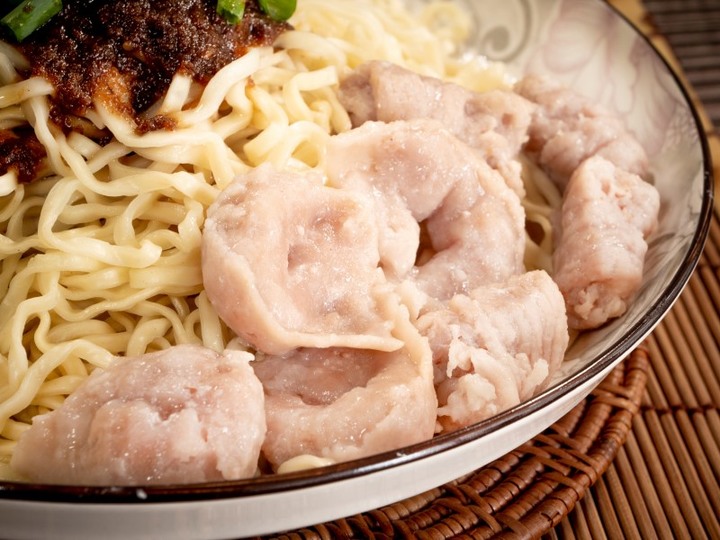 台南美食推薦│汕頭沙茶醬汁點亮意麵、魚冊內在美味靈魂