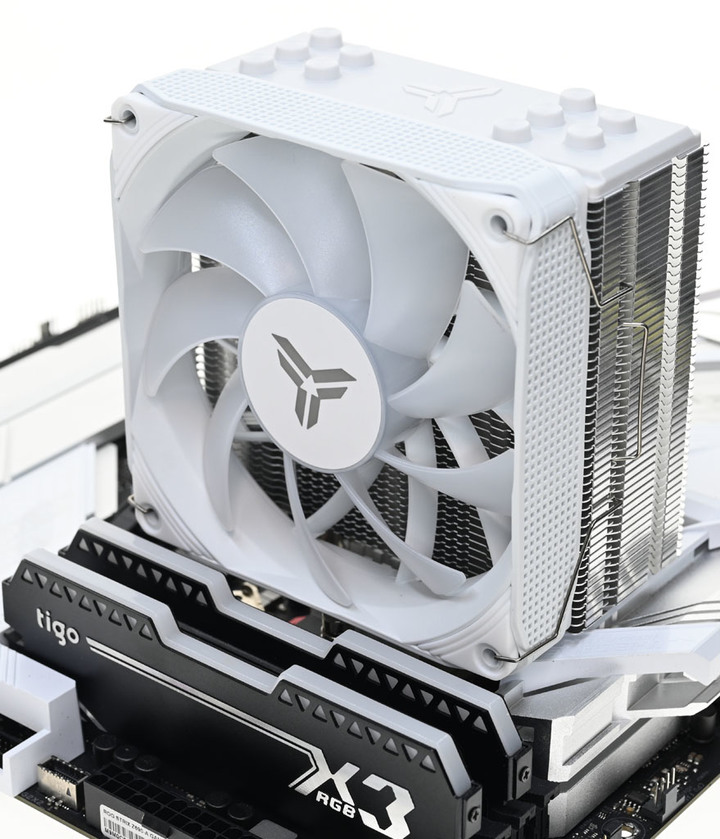 點我看大圖 JONSBO喬思伯PISA A5 ARGB版白色款散熱器簡介及測試