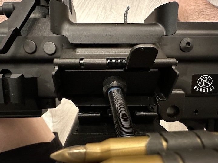 VFC M249 SAW 氣動空氣軟槍 | 期待已久的實用化輕機槍開箱