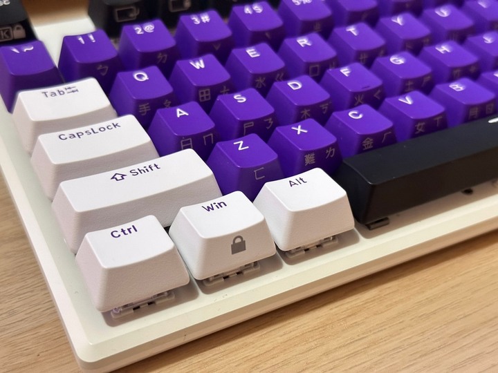 #開箱 iRocks K74R RGB 背光無線機械鍵盤 白紫晶色(茶軸)