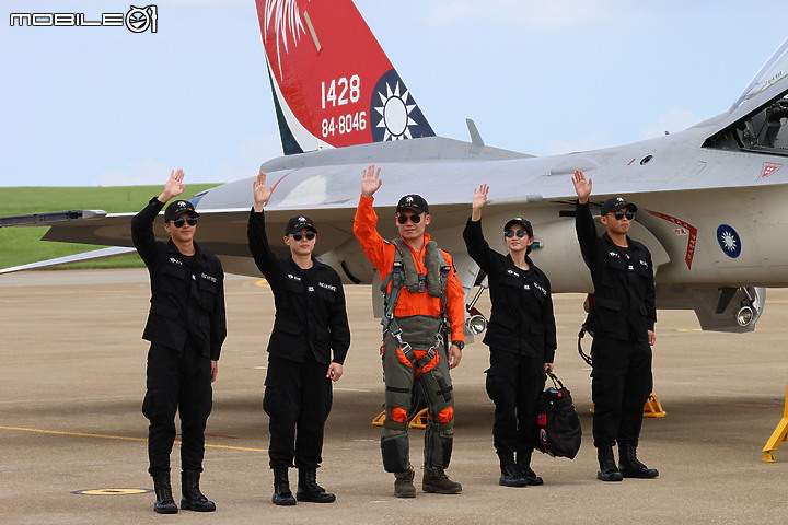 點我看大圖 EOS R7戰機拍攝初體驗@清泉崗航空嘉年華