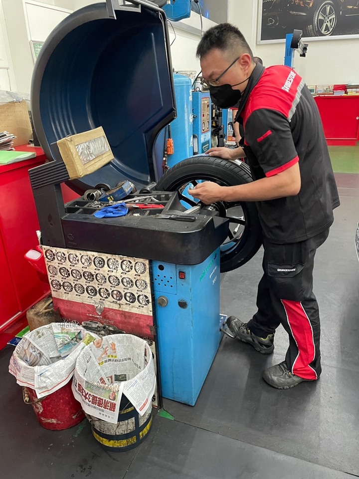 [開個箱] 用新台幣驗證是聽說好還是真的好? 我的小3穿上電車專用胎之普利司通T005EV初體驗