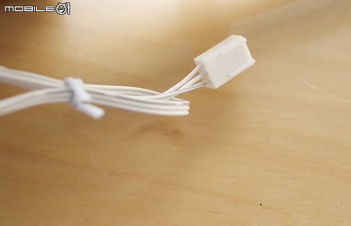 點我看大圖 白色風鏡面設計 DEEPCOOL LT720 WH AIO 開箱