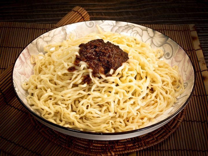 台南美食推薦│汕頭沙茶醬汁點亮意麵、魚冊內在美味靈魂