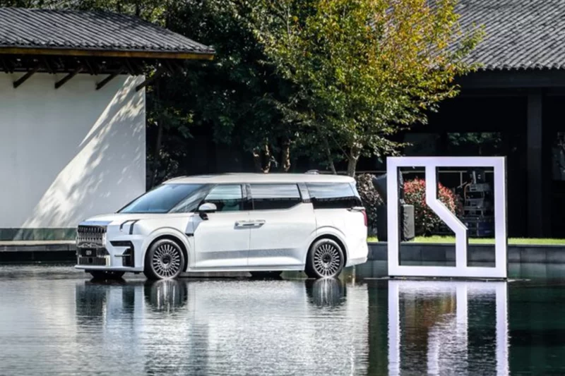 品牌首款純電MPV純真！全新Volvo EM90預告11月中旬正式發表