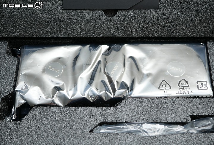 點我看大圖 黑金風正常體積 ASUS ProArt RTX™ 4070 Ti OC 開箱