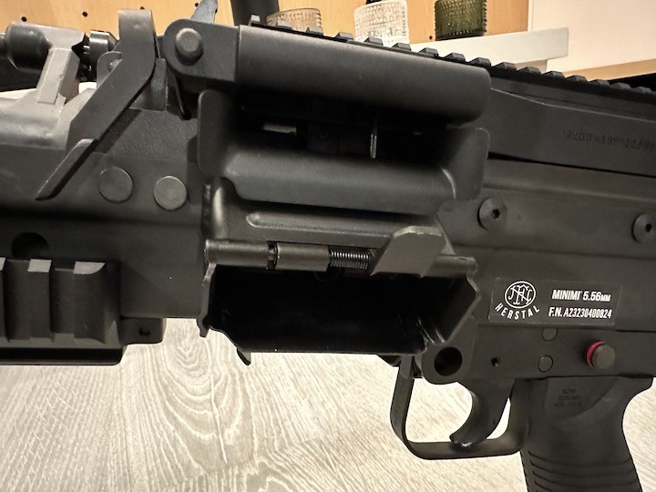VFC M249 SAW 氣動空氣軟槍 | 期待已久的實用化輕機槍開箱