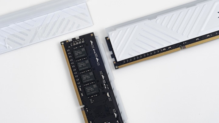 「開箱」ADATA XPG SPECTRIX DDR4 3600 D35G - 美型白色 RGB 平價記憶體