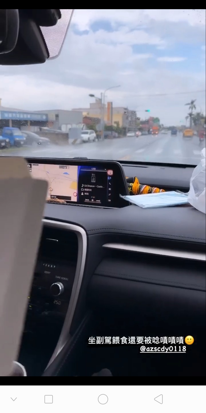 這台是Lexus 的哪款車呢