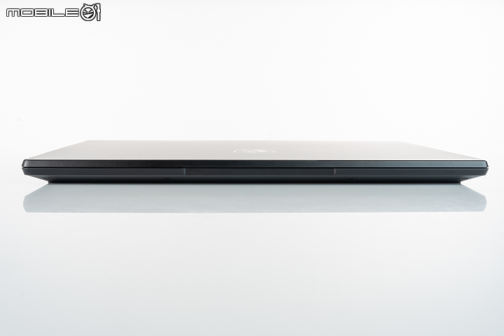MSI Stealth 17 Studio A13V 測試報告｜薄型機身釋放專業創作者效能