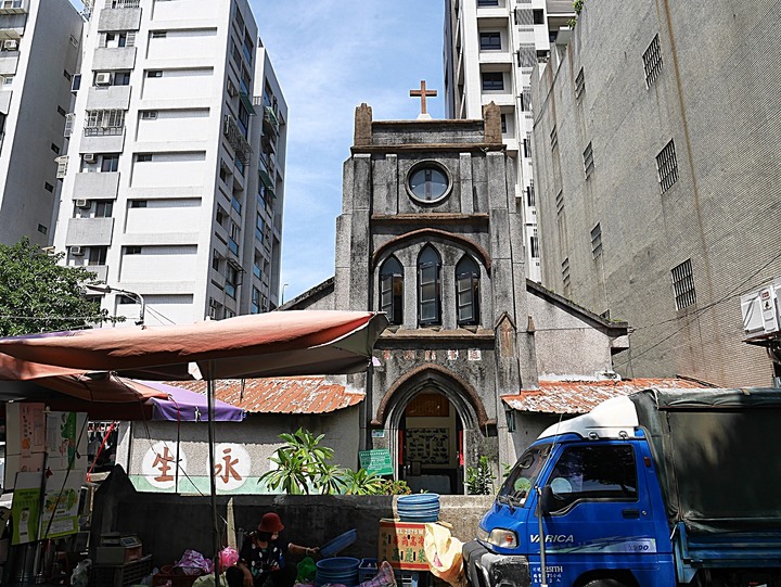 大稻埕教會、延平教會、大稻埕慈聖宮、涼州街街屋與原永樂公學校校舍 — 臺北橋下之大稻埕散策 第一部