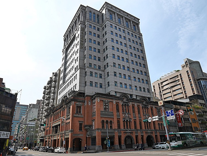 文萌樓、原臺北北警察署、新芳春行、老建築咖啡館群，外掛阿桐阿寶四神湯+大埔鐵板燒— 大稻埕臺北橋頭散策 第二部