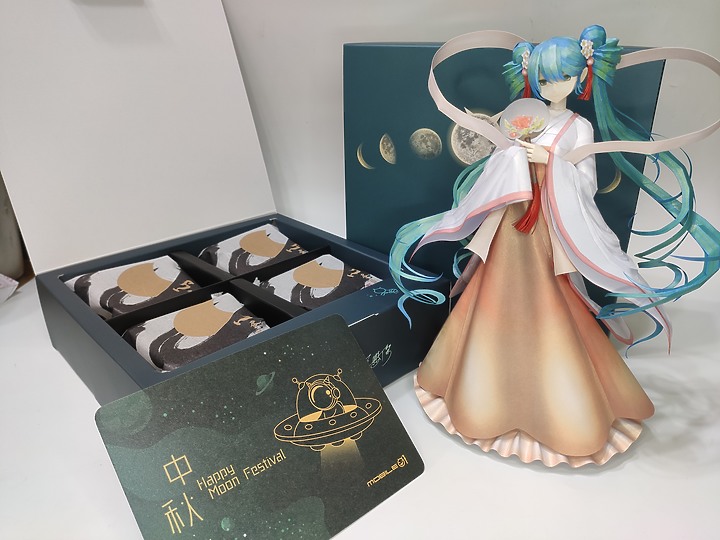 點我看大圖 VOCALOID 初音未來(中秋明月 Ver.) 紙模型 製作
