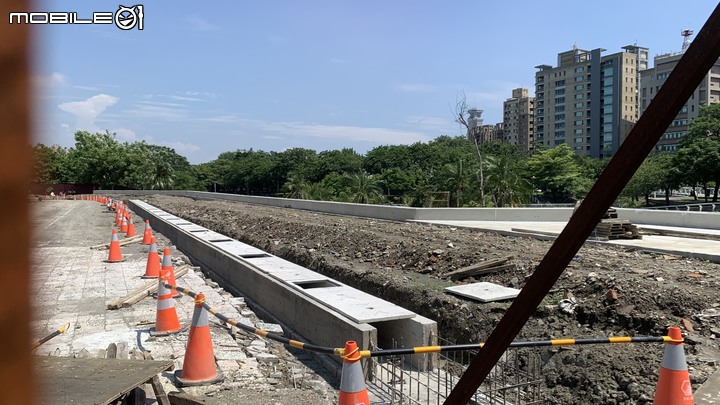 點我看大圖 博愛路與新設的龍德新路西段,廢土回填嗎?!
