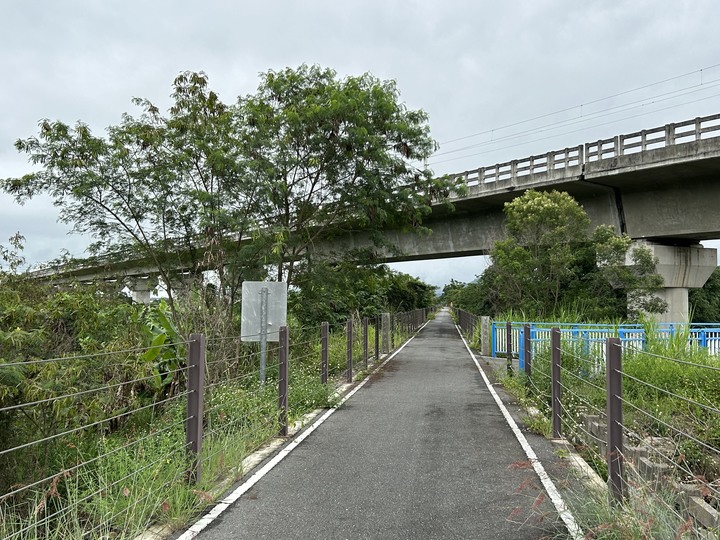 騎遊台灣最直長的公路(台9線)-月眉自行車道