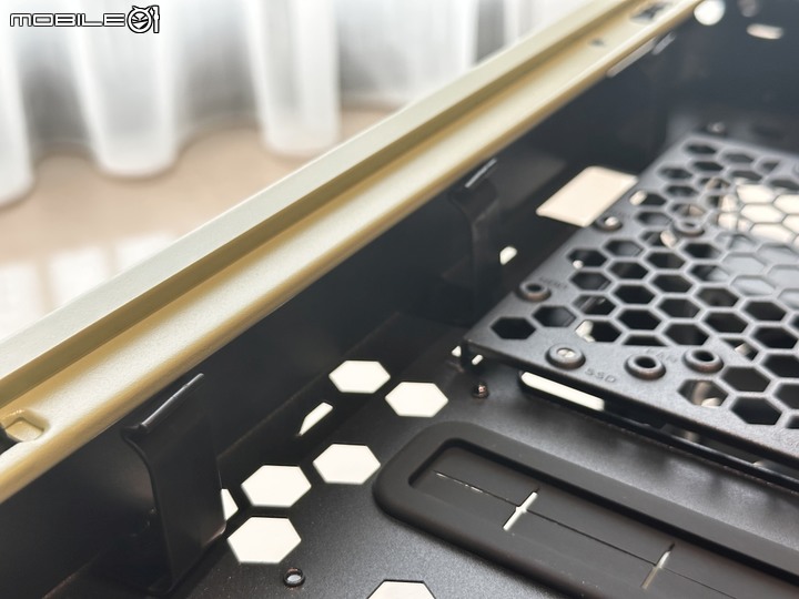 透視 The Tower 200迷你機殼 抹茶綠 +專用 LCD 面板模組