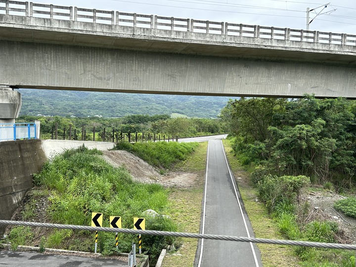 騎遊台灣最直長的公路(台9線)-月眉自行車道