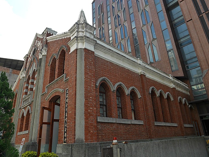 大稻埕教會、延平教會、大稻埕慈聖宮、涼州街街屋與原永樂公學校校舍 — 臺北橋下之大稻埕散策 第一部